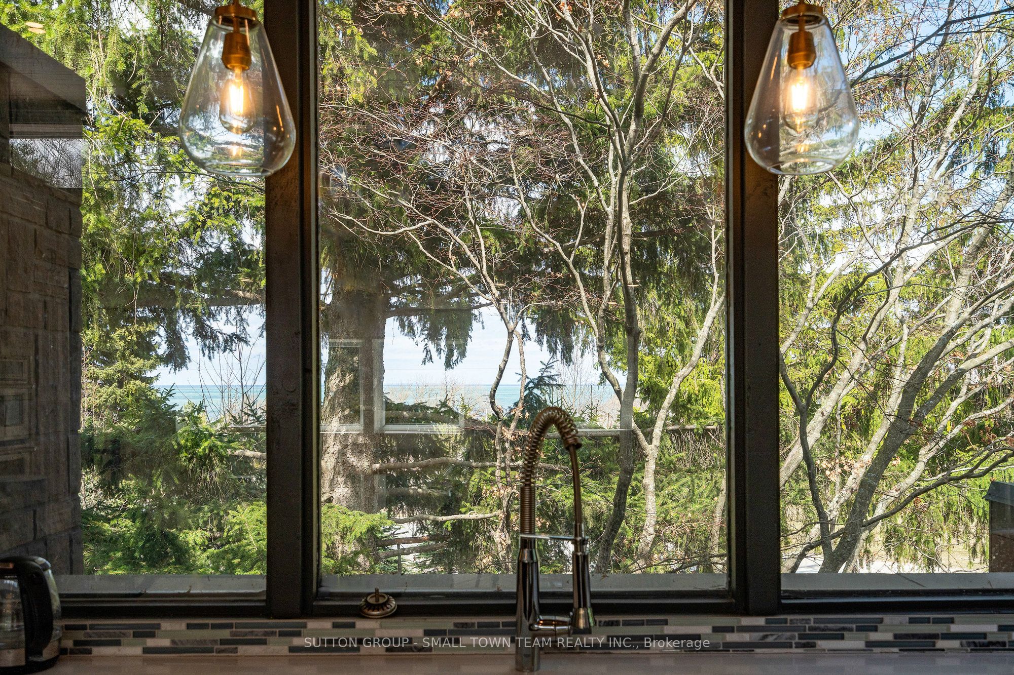 114 Lakeshore Road W Property Photo 37
