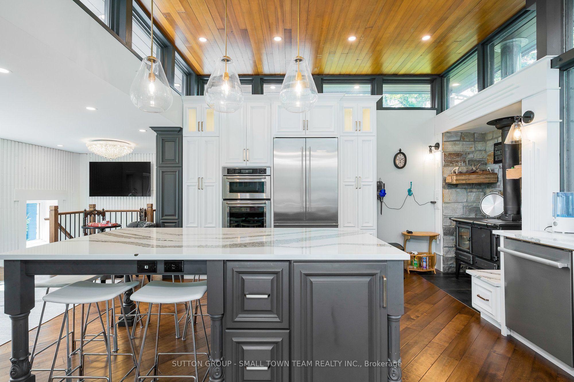 114 Lakeshore Road W Property Photo 38