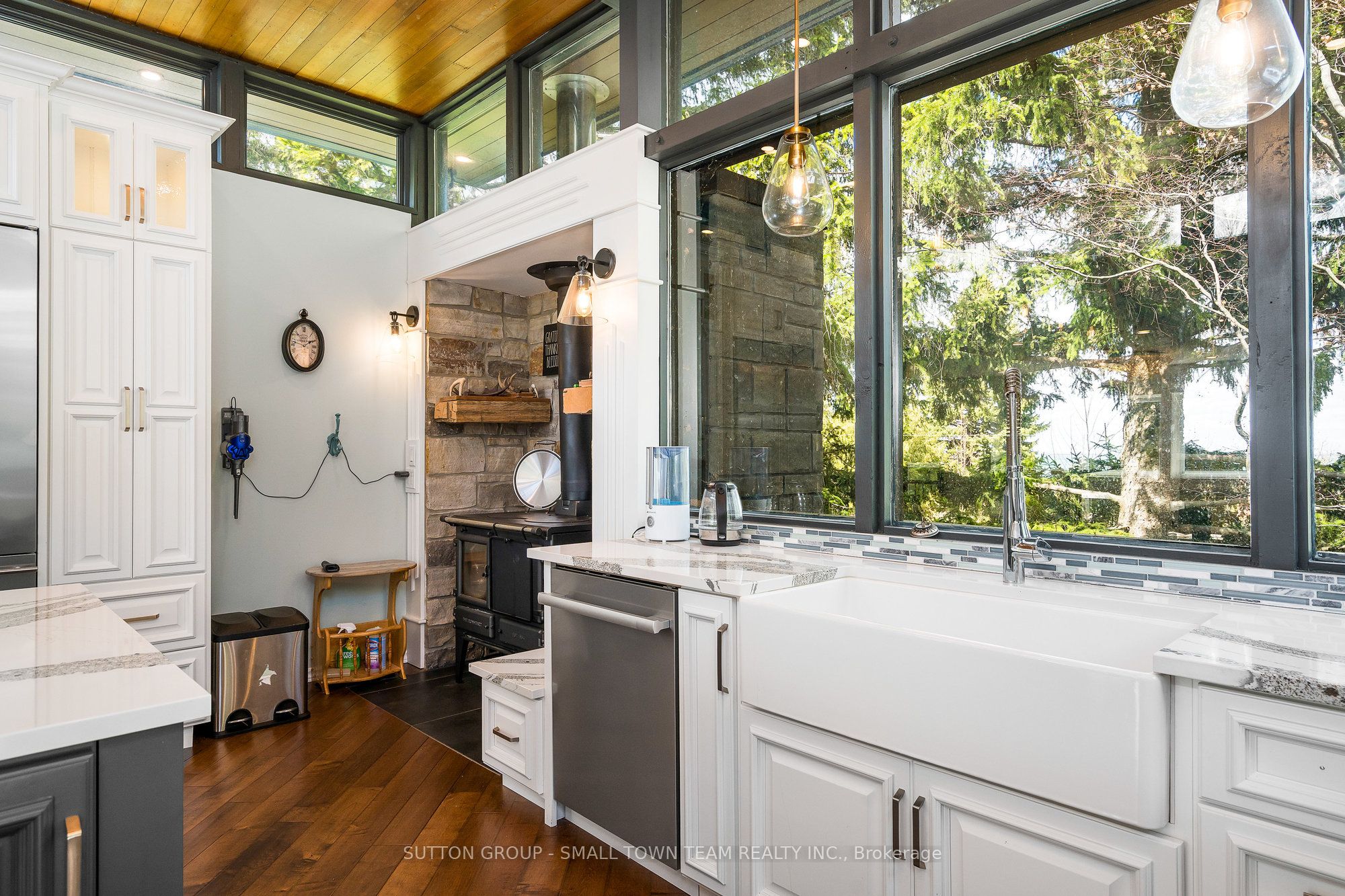 114 Lakeshore Road W Property Photo 39