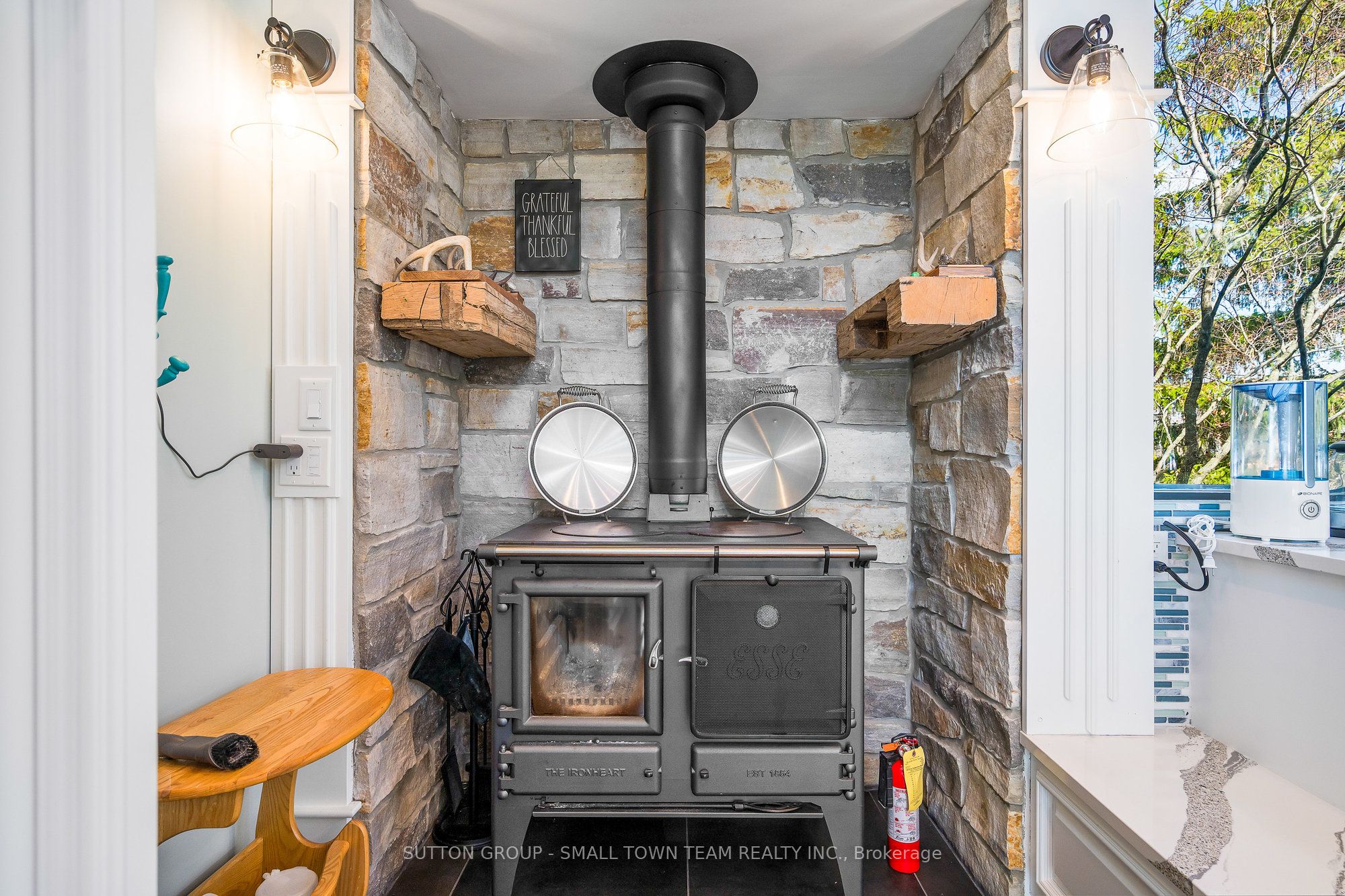 114 Lakeshore Road W Property Photo 40