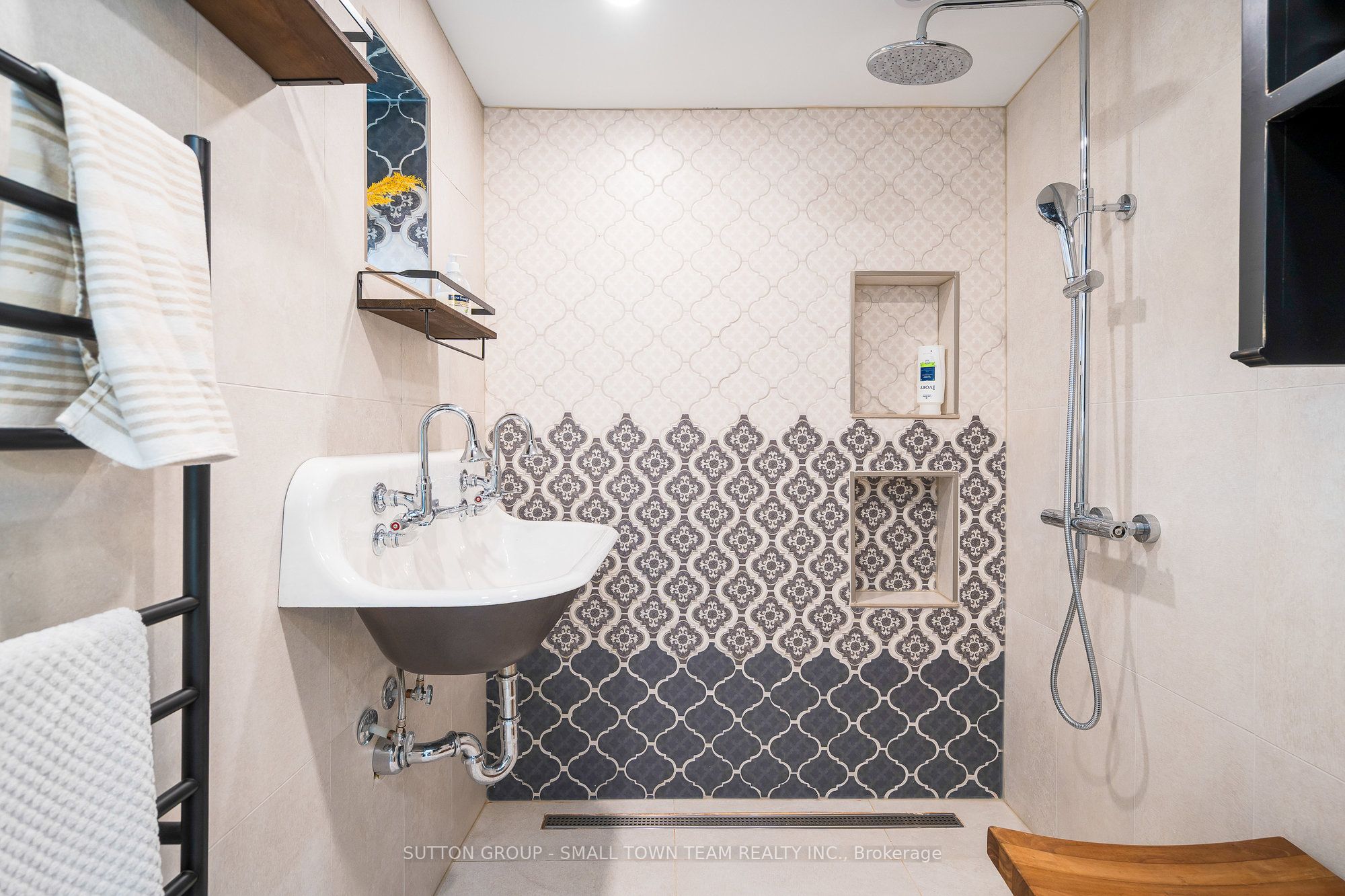 114 Lakeshore Road W Property Photo 44