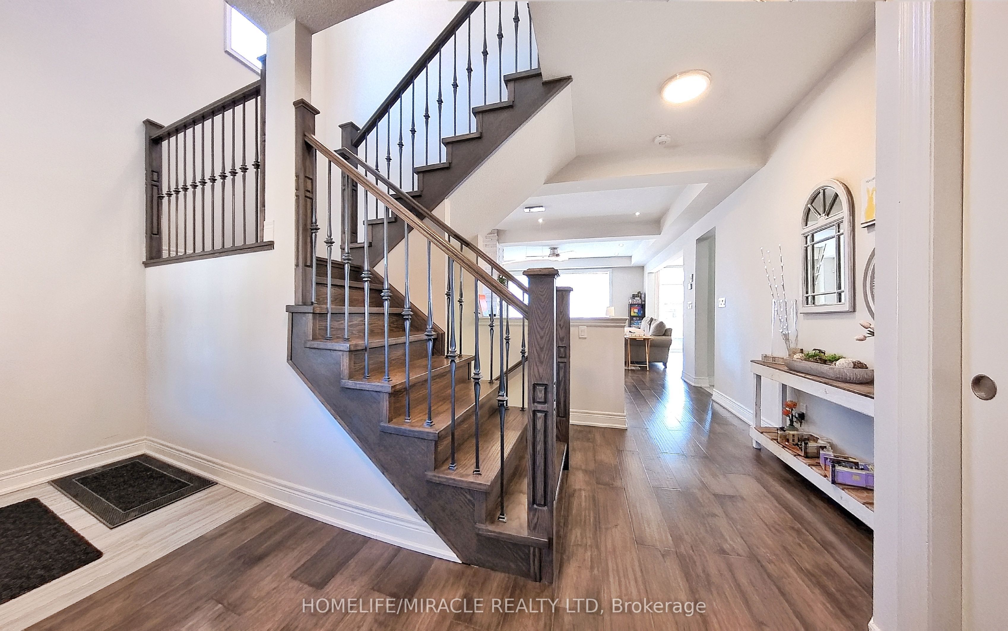 117 Eaglecrest Street Property Photo 3