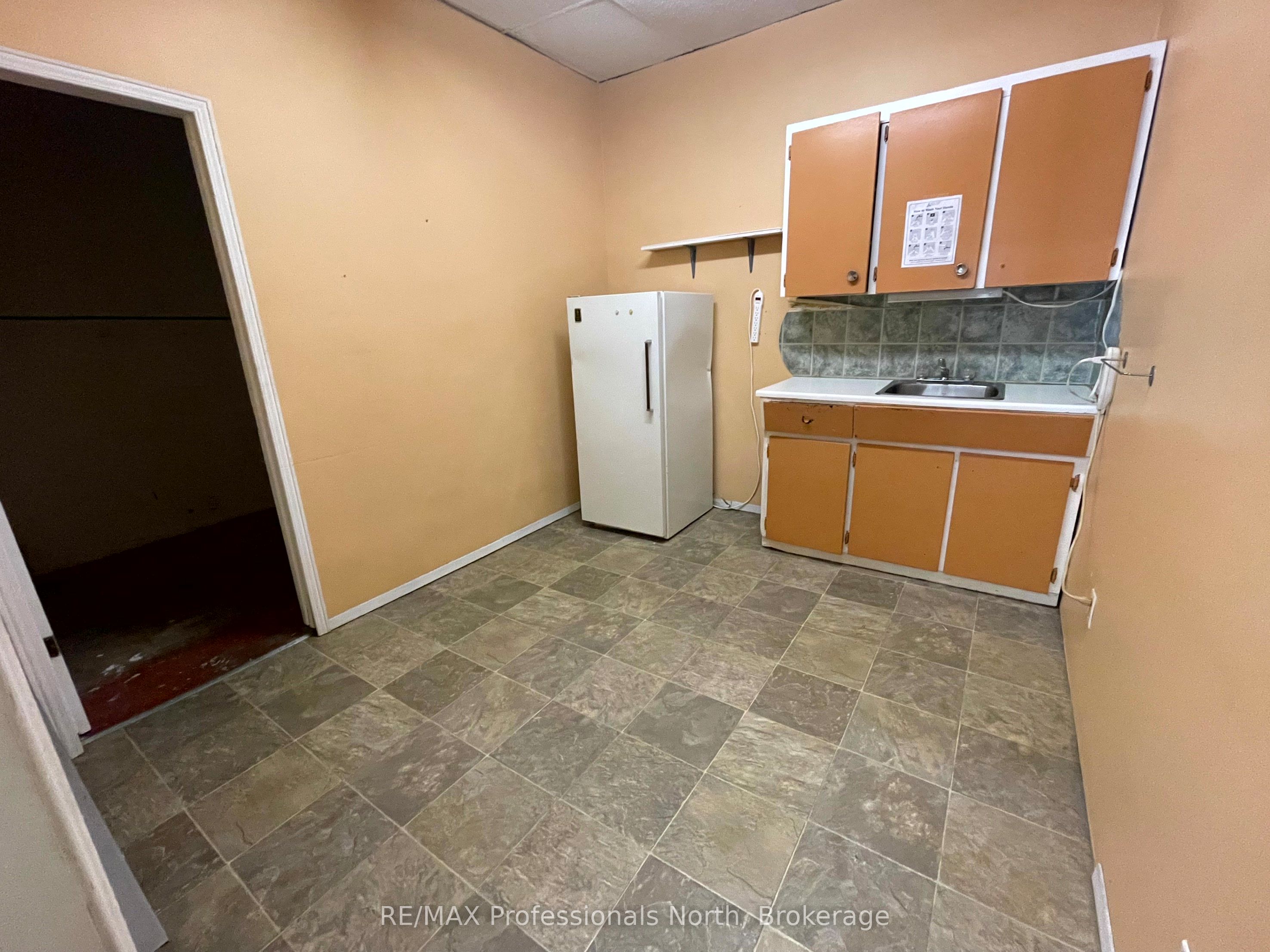 #3 - 83 Maple Avenue Property Photo 8