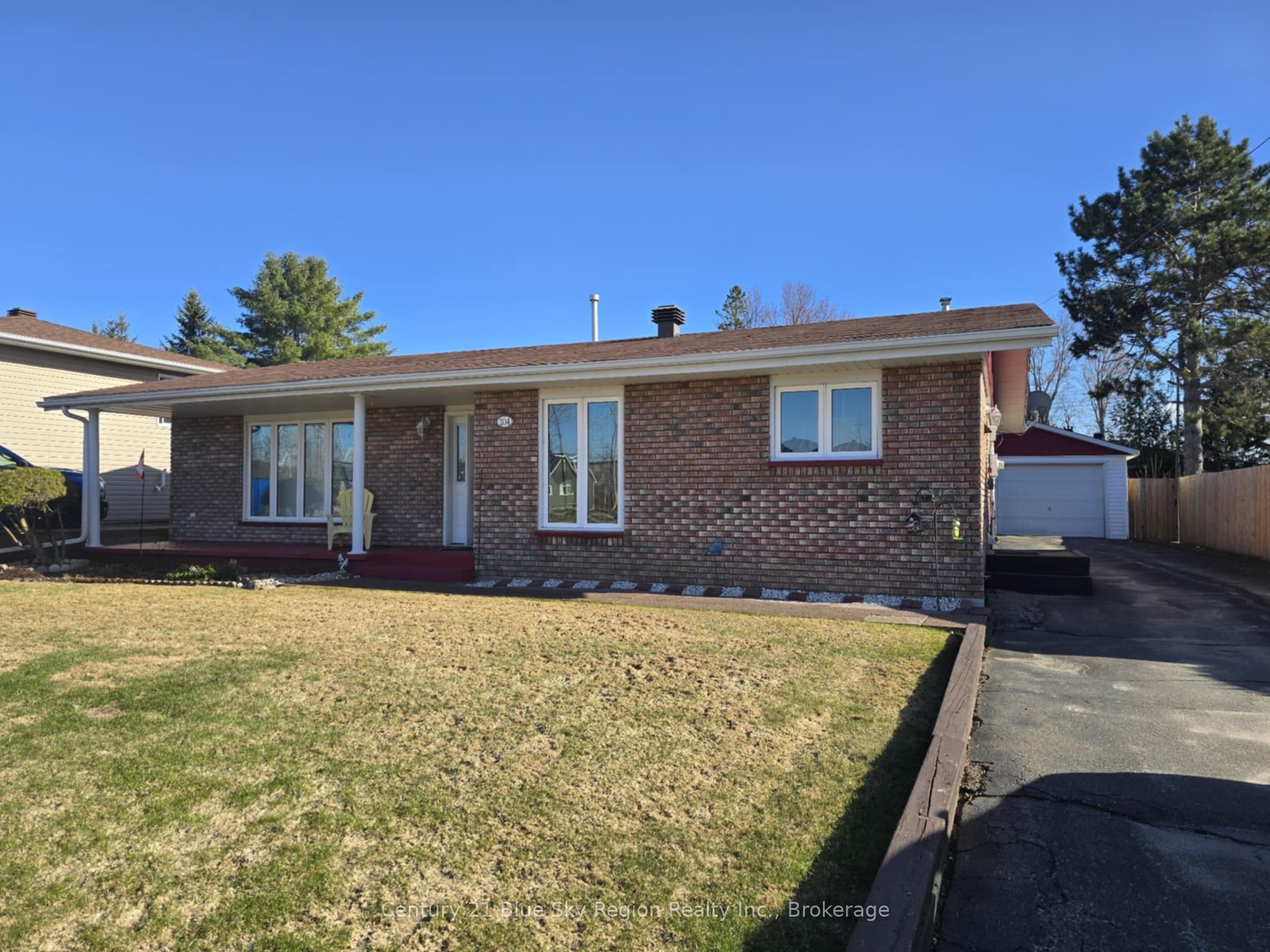 204 Railway Street Property Photo 1