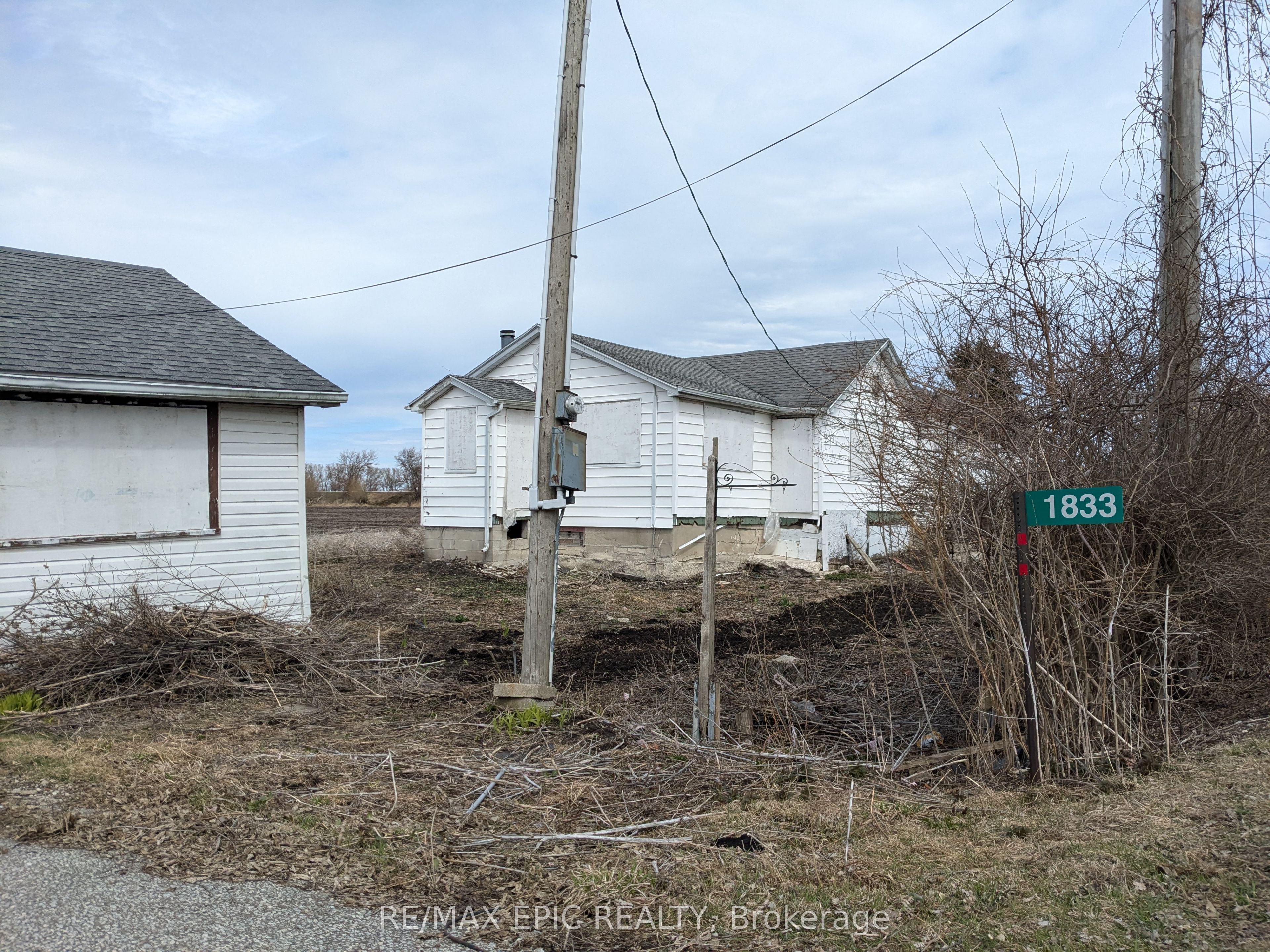 1833 Mersea Road E Property Photo 2