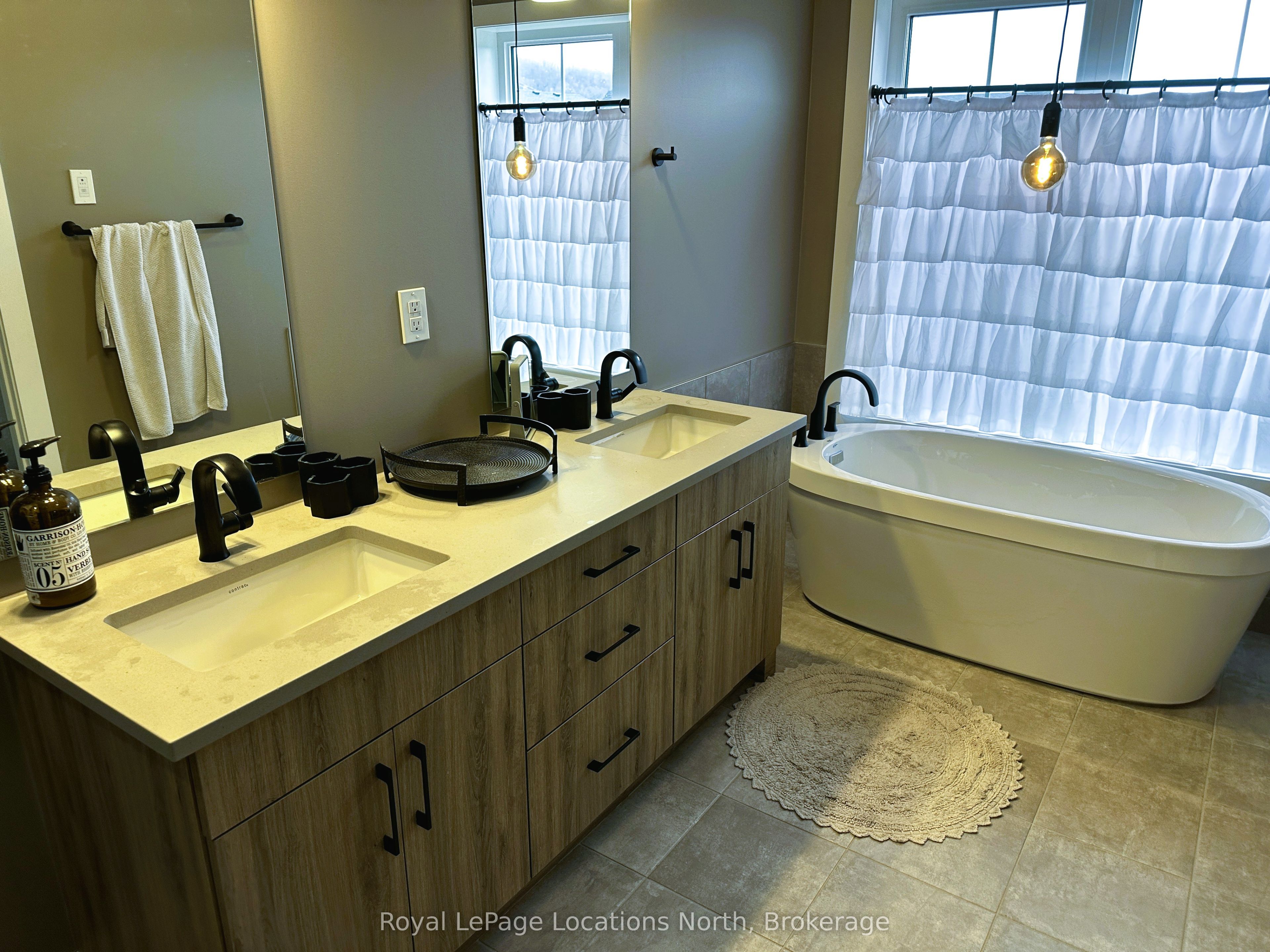 195 St Property Photo 19