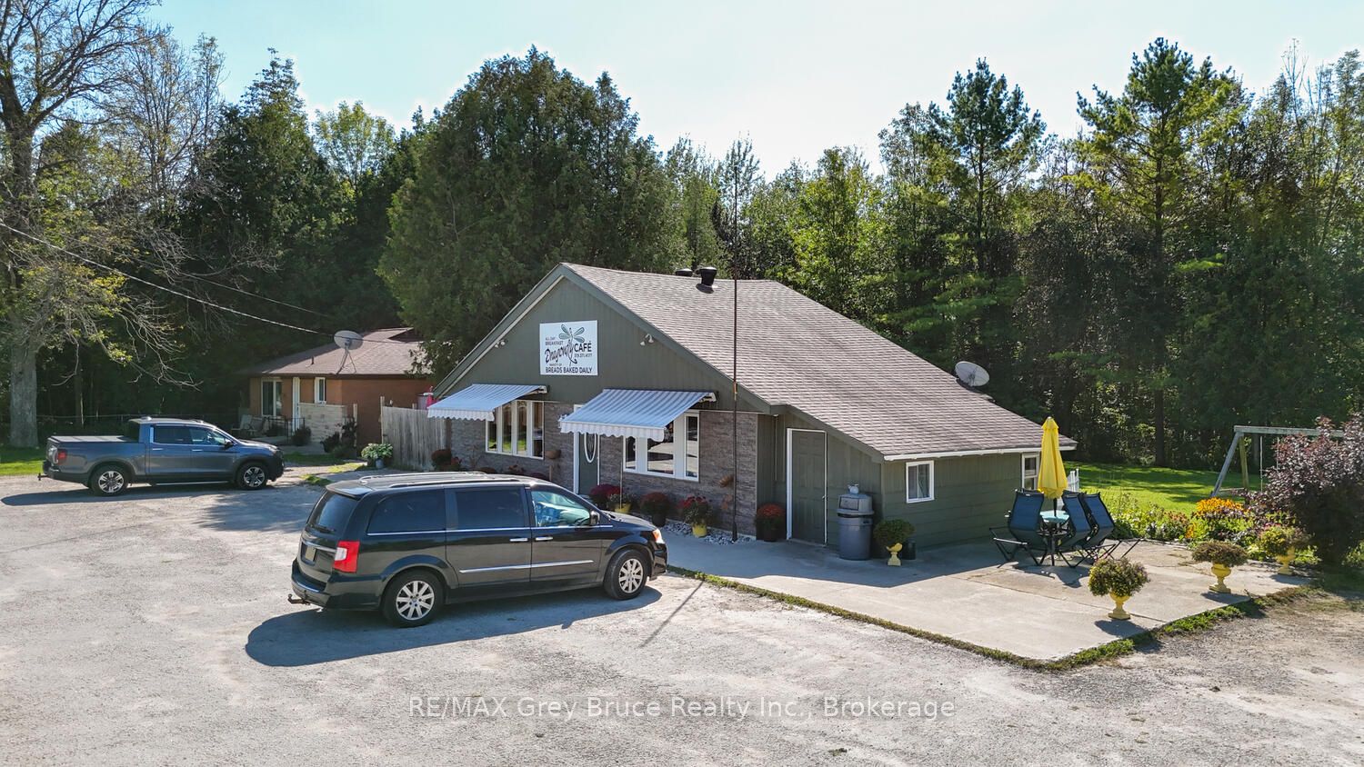 31755 Highway 6 And 10 Highway Property Photo 1