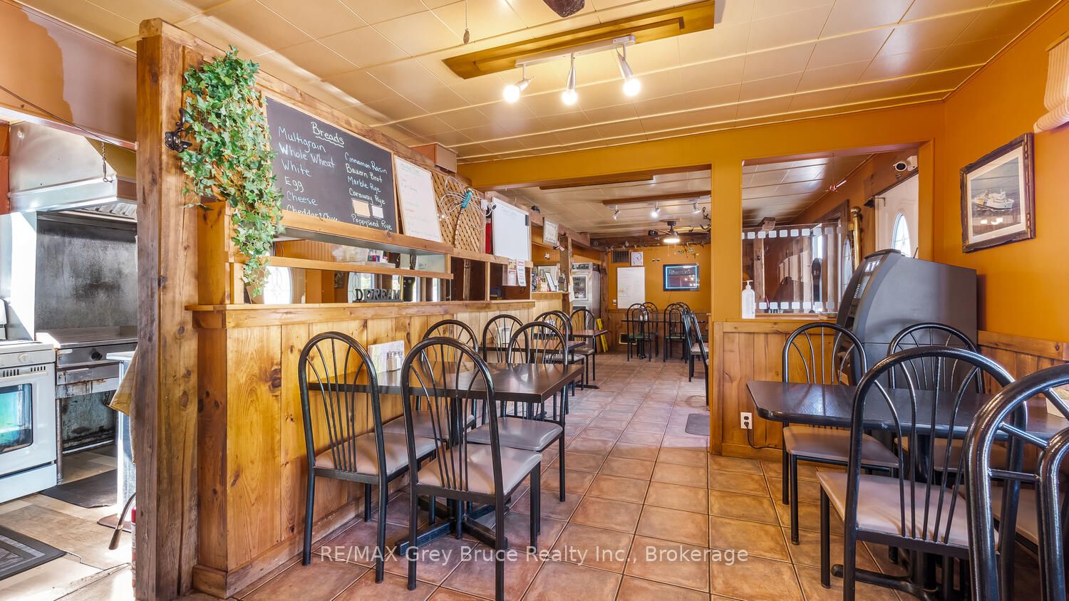 31755 Highway 6 And 10 Highway Property Photo 25