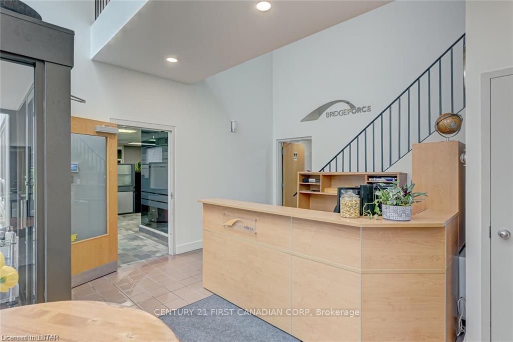 1785 Wonderland Road Property Photo 3