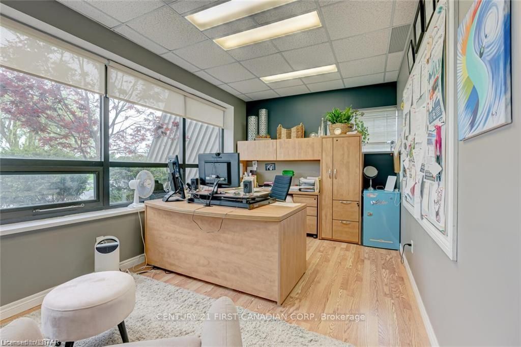 1785 Wonderland Road Property Photo 7