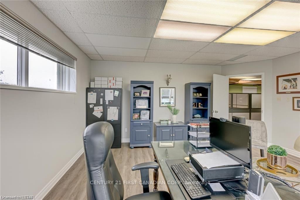 1785 Wonderland Road Property Photo 24