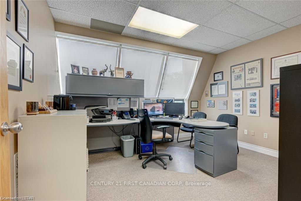 1785 Wonderland Road Property Photo 25