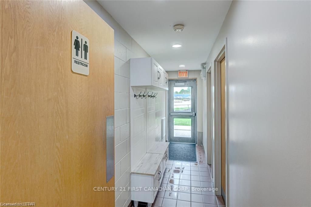 1785 Wonderland Road Property Photo 28
