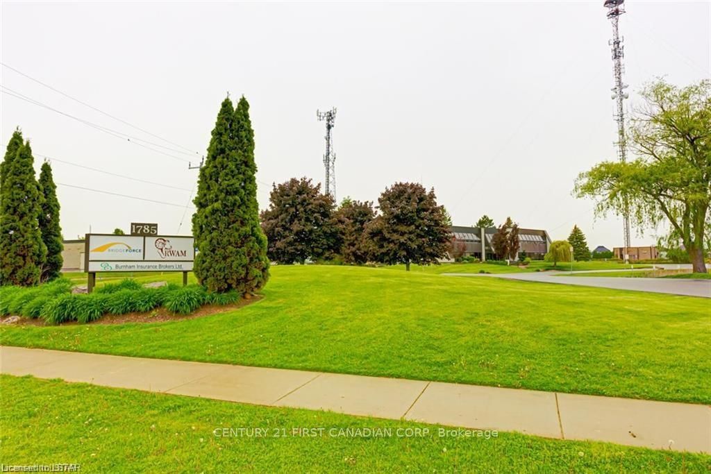 1785 Wonderland Road Property Photo 29