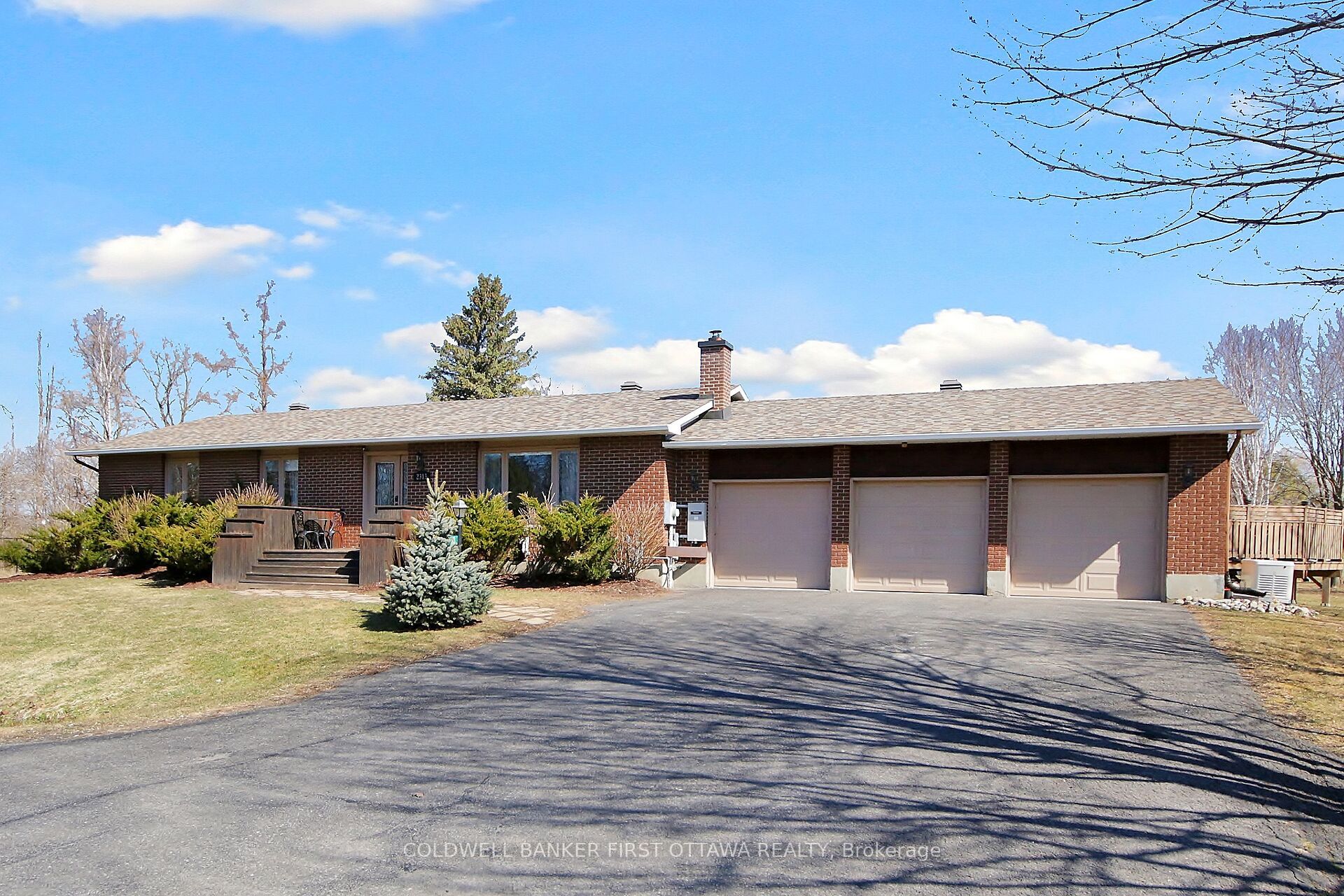 2313 Edward Kidd Crescent Property Photo