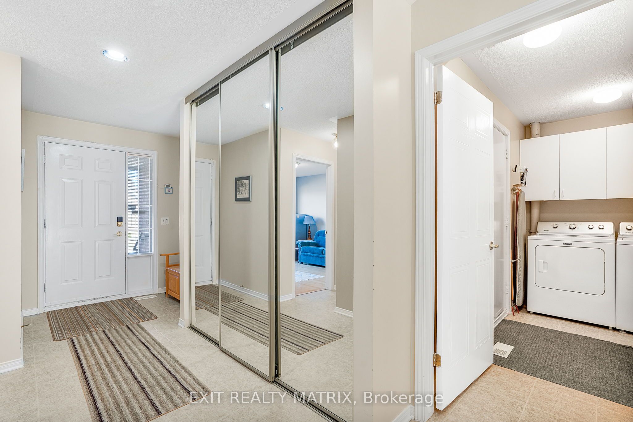 1241 Foxborough Private - Property Photo 4