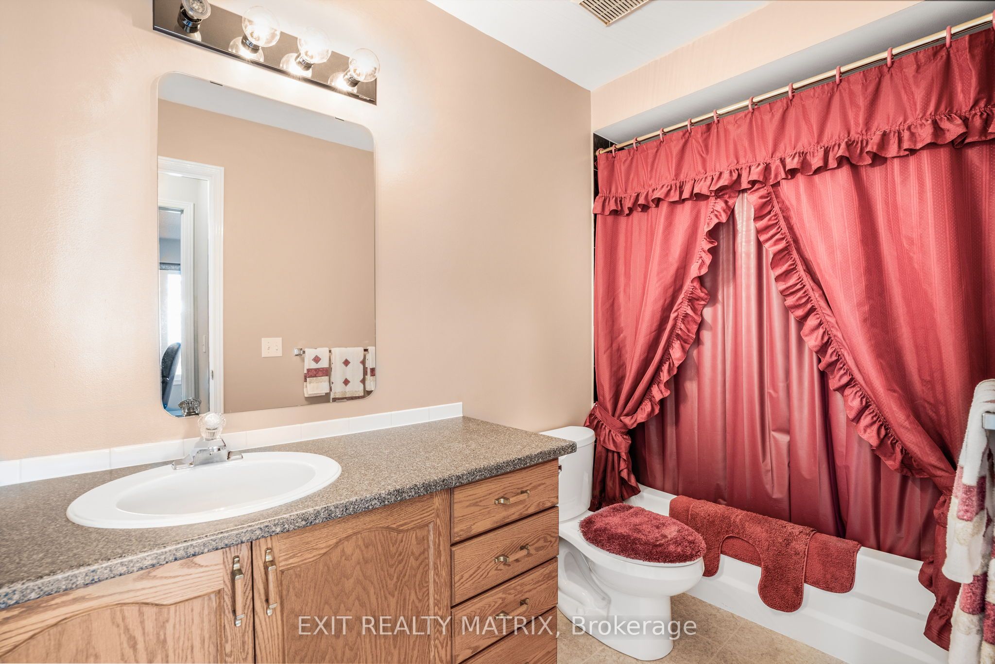 1241 Foxborough Private - Property Photo 7