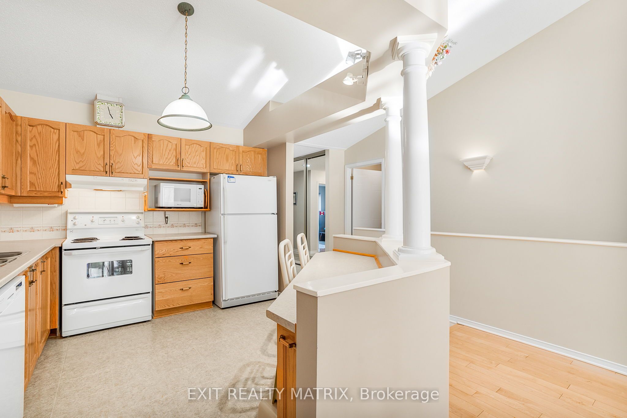 1241 Foxborough Private - Property Photo 9