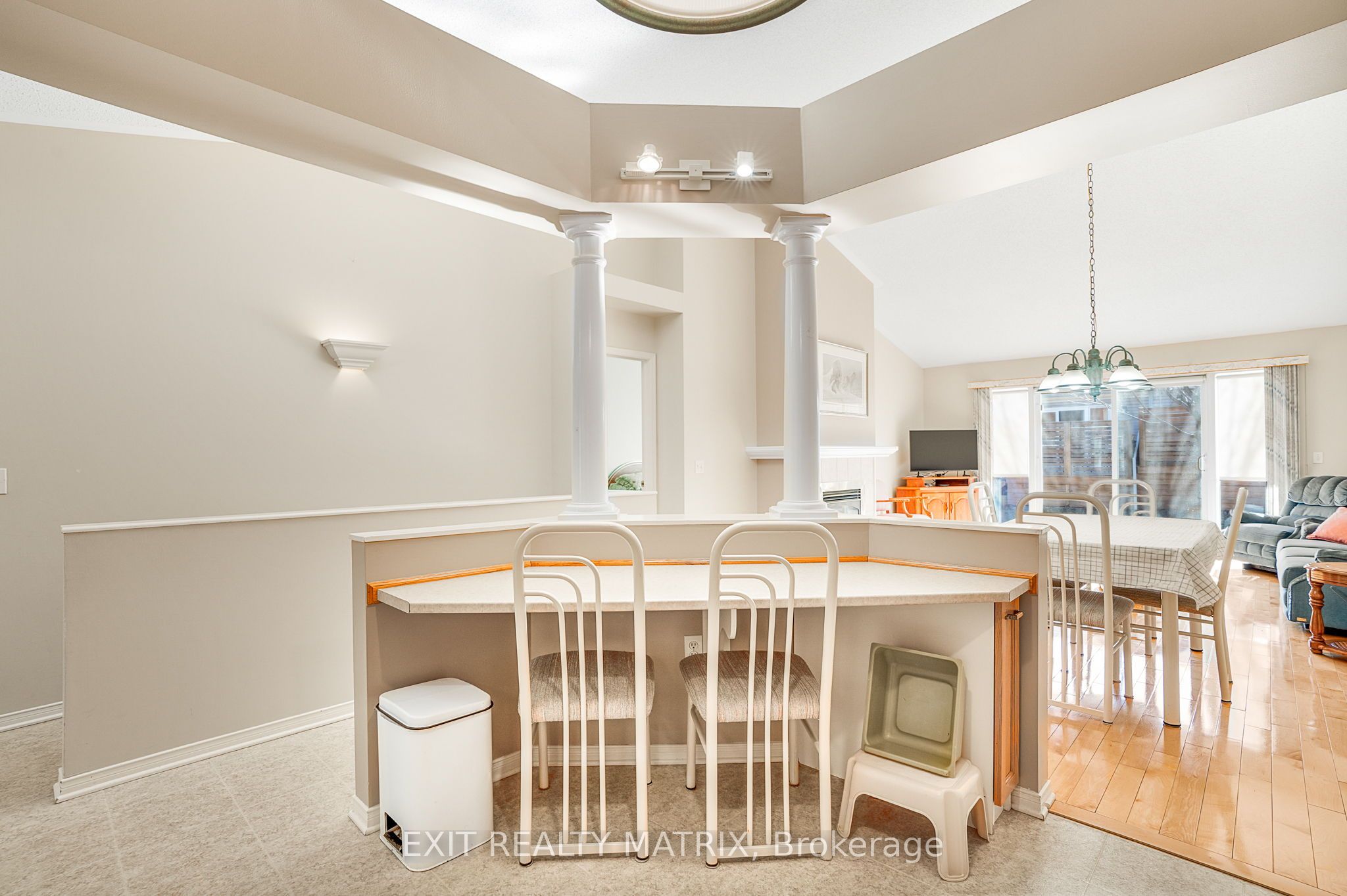 1241 Foxborough Private - Property Photo 10
