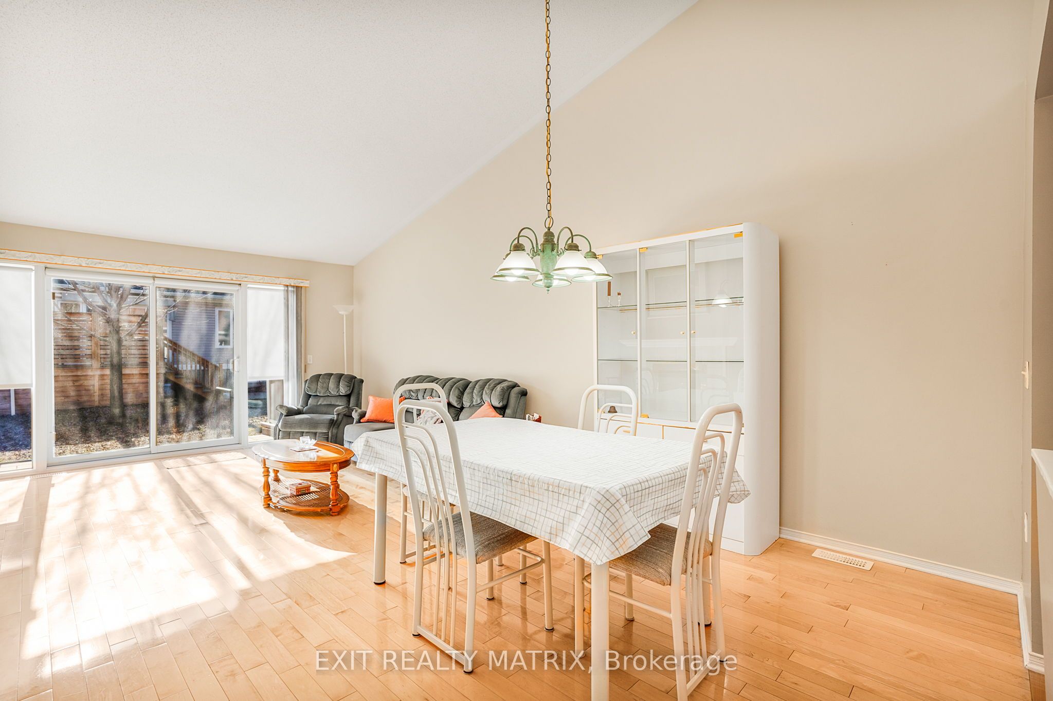 1241 Foxborough Private - Property Photo 12