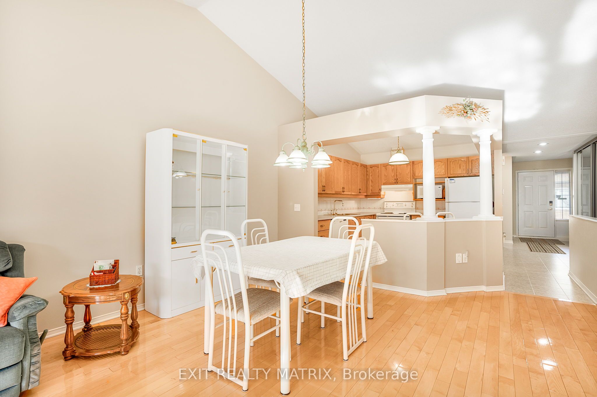 1241 Foxborough Private - Property Photo 13
