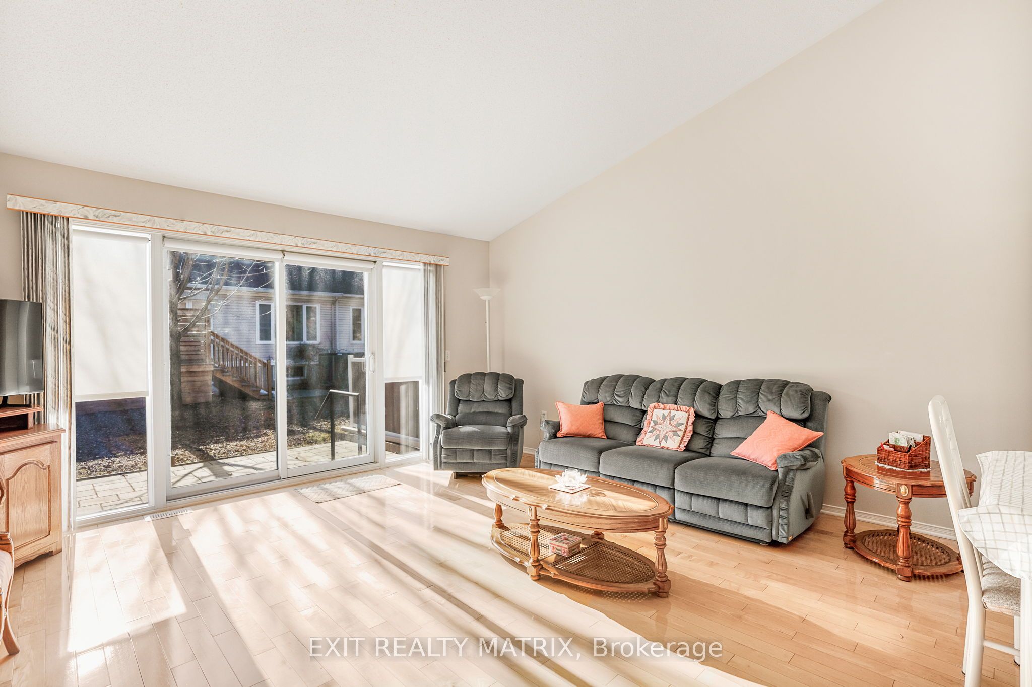 1241 Foxborough Private - Property Photo 14
