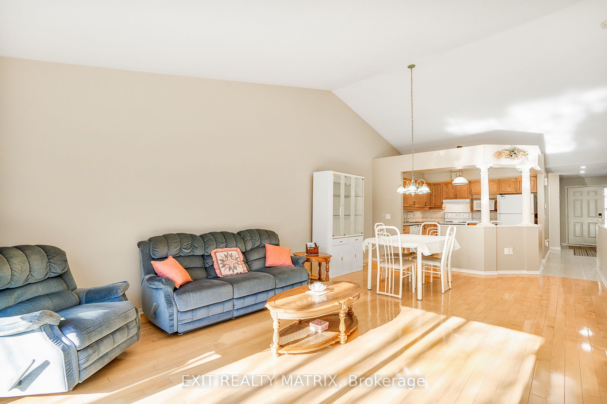 1241 Foxborough Private - Property Photo 15