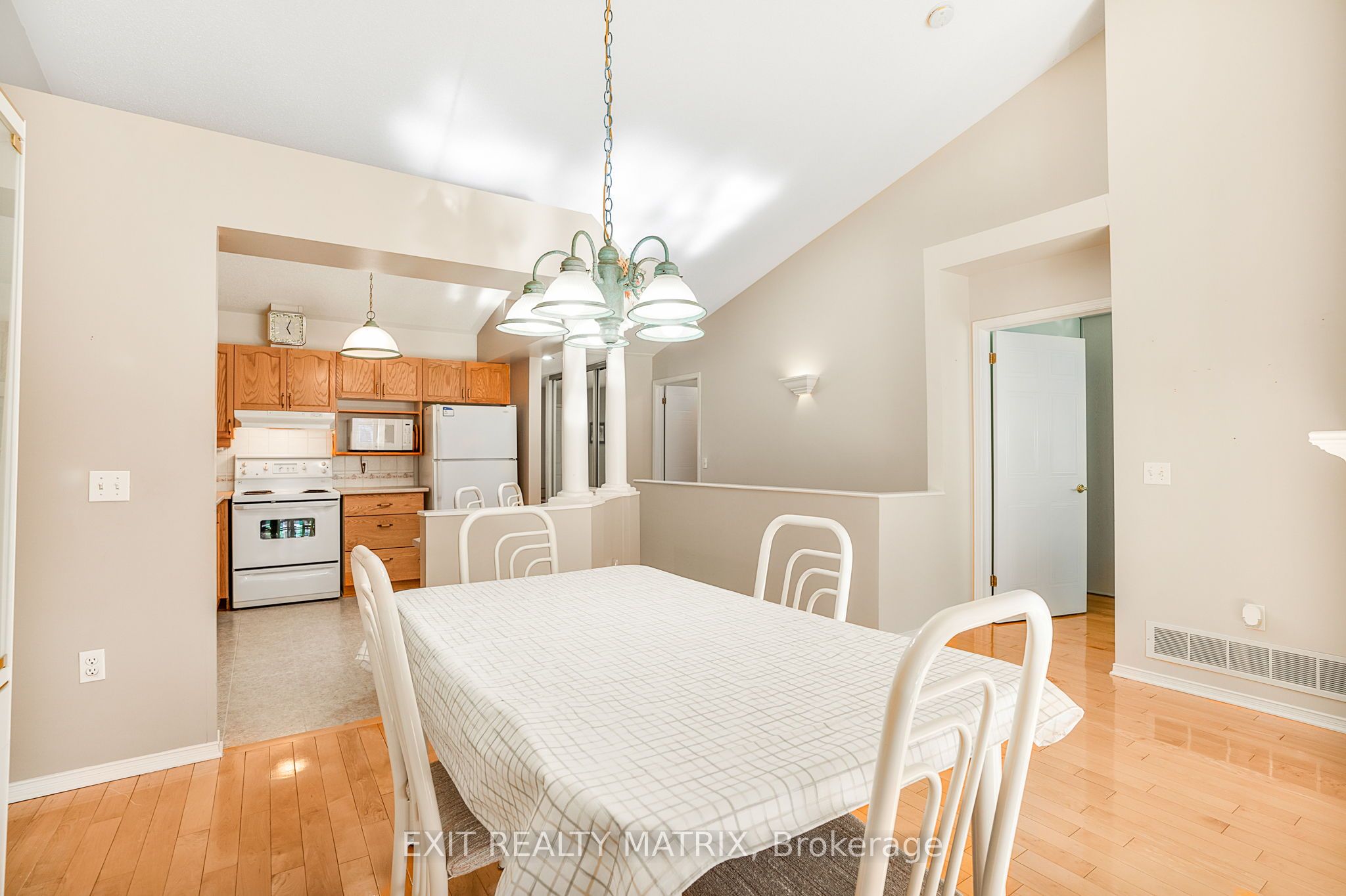 1241 Foxborough Private - Property Photo 17