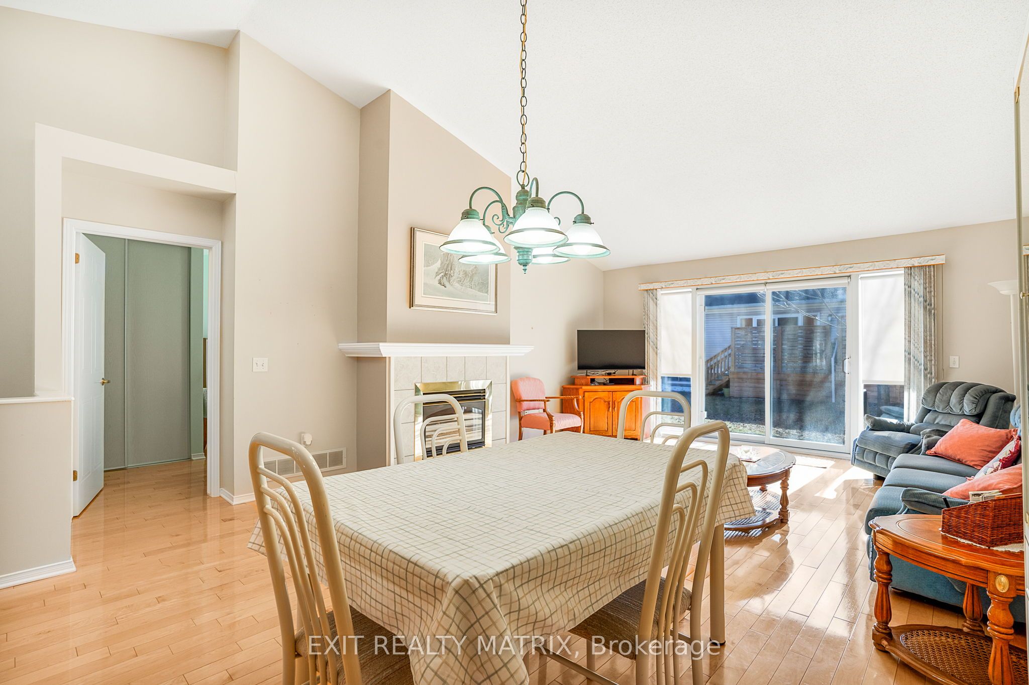 1241 Foxborough Private - Property Photo 18