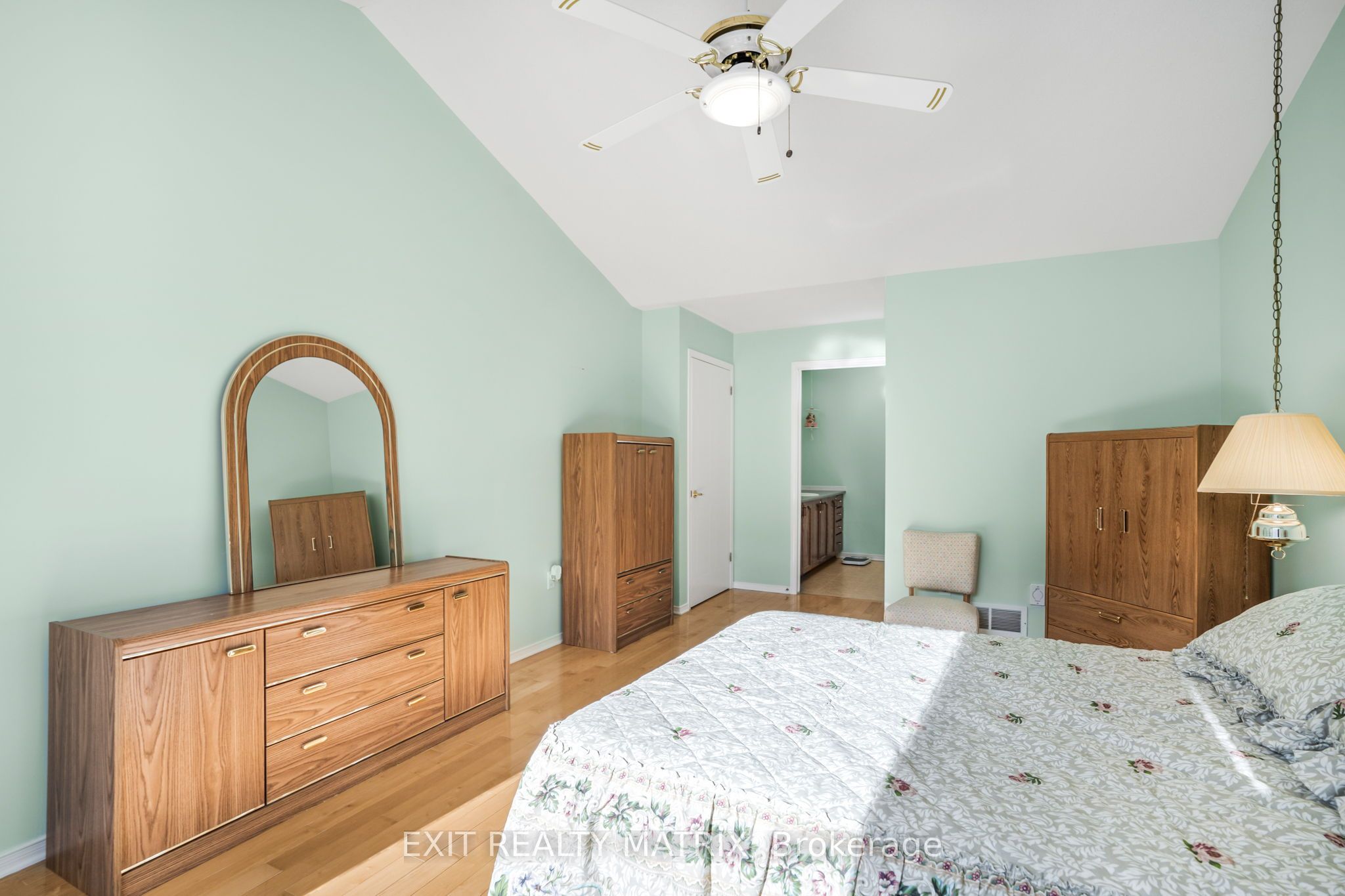 1241 Foxborough Private - Property Photo 20