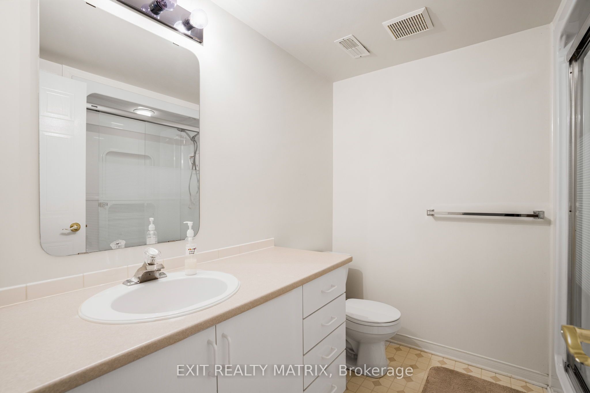 1241 Foxborough Private - Property Photo 23