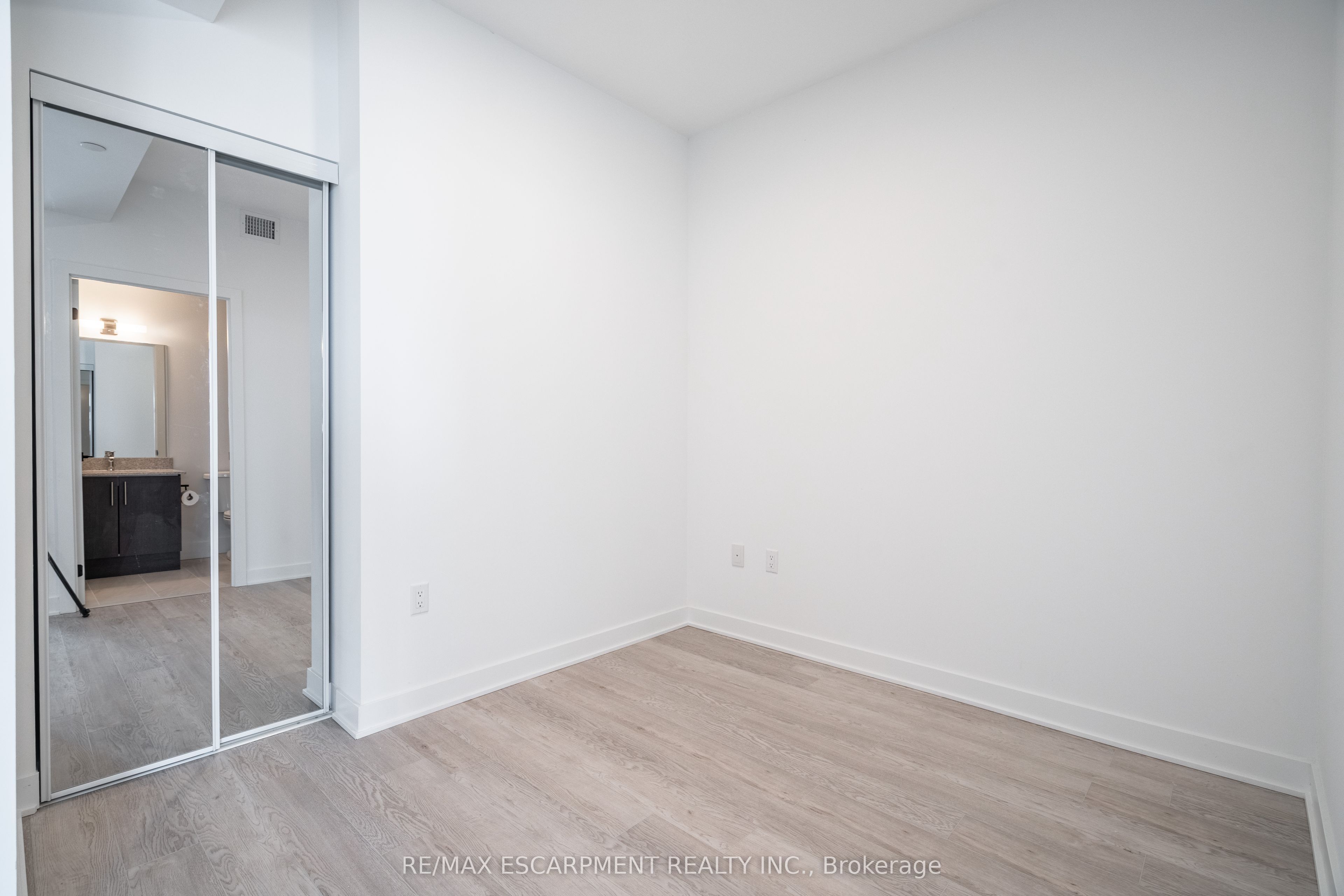 2782 Barton Street 1002 Property Photo 16
