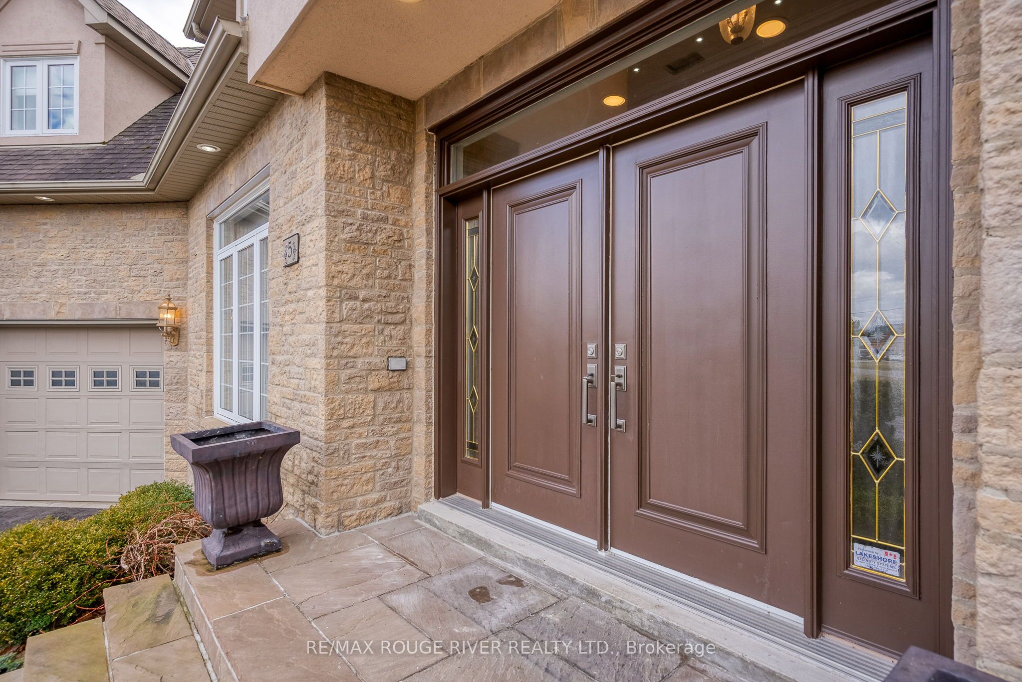 5 Lynden Court Property Photo 2