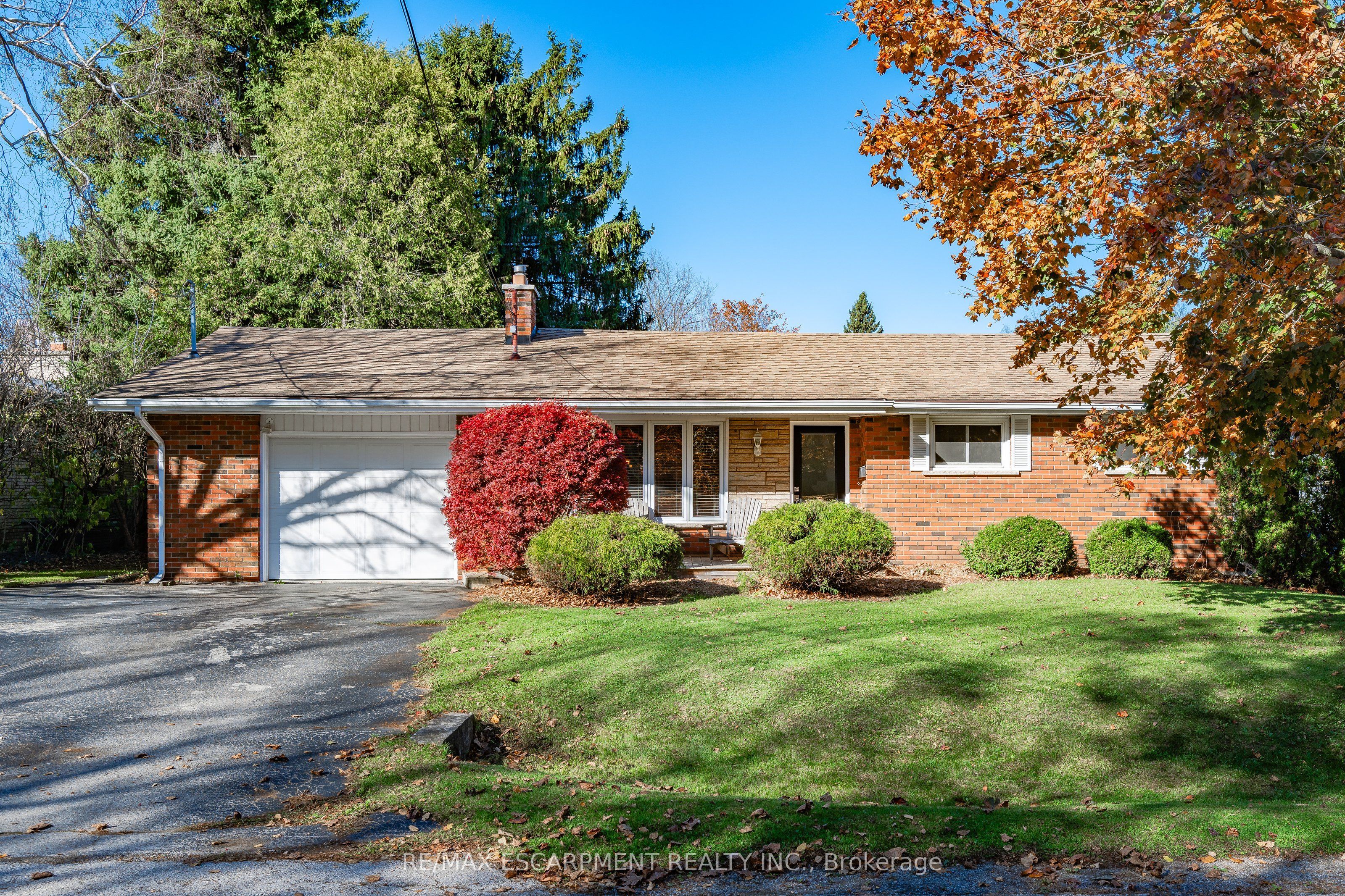 375 Clarendon Drive Property Photo 1
