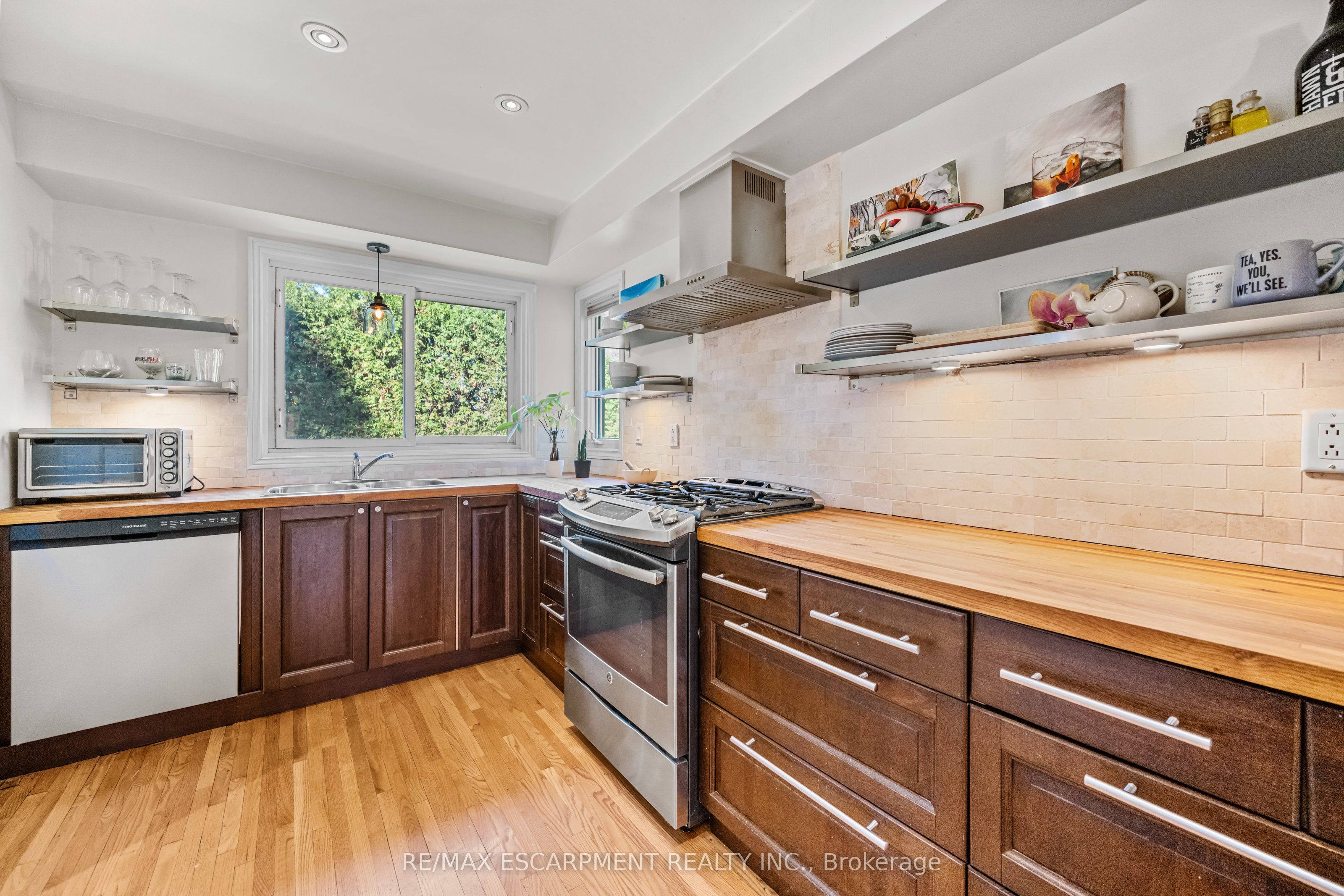 375 Clarendon Drive Property Photo 12
