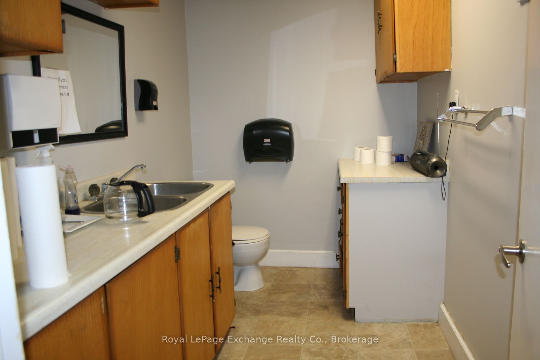 756 Queen Property Photo 4