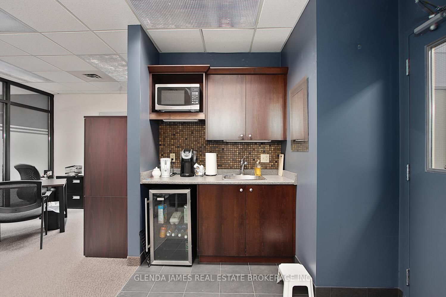 295 Wolfe St Property Photo 8