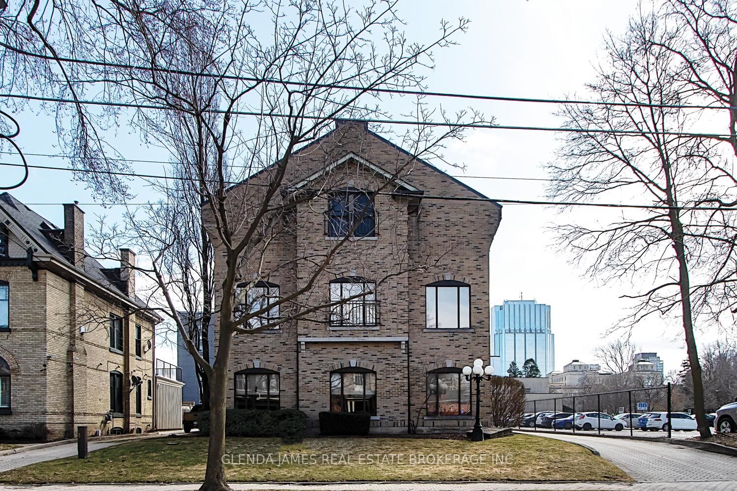295 Wolfe St Property Photo 12