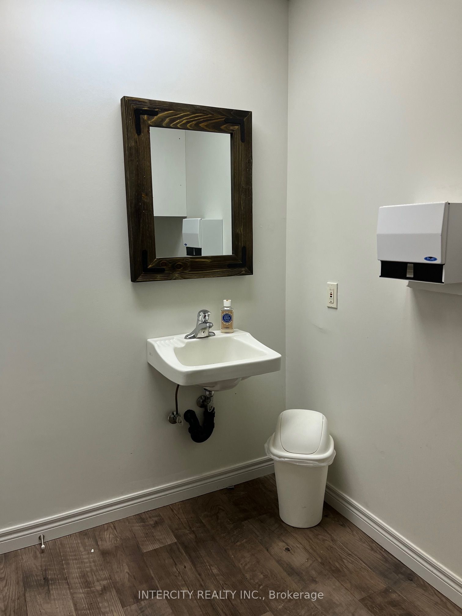 447 Elizabeth Street Property Photo 4