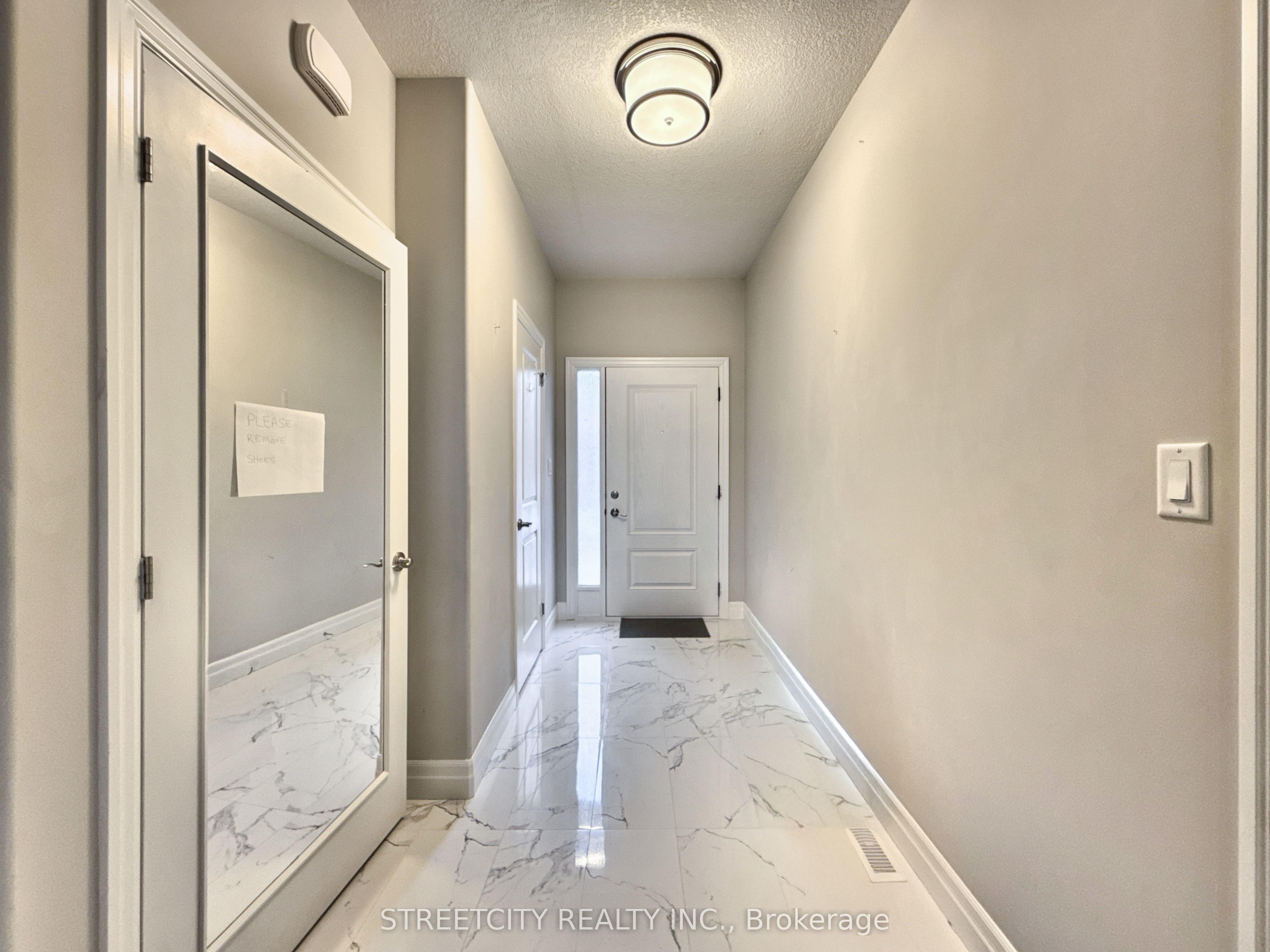 #835 - 811 Sarnia Road Property Photo 2