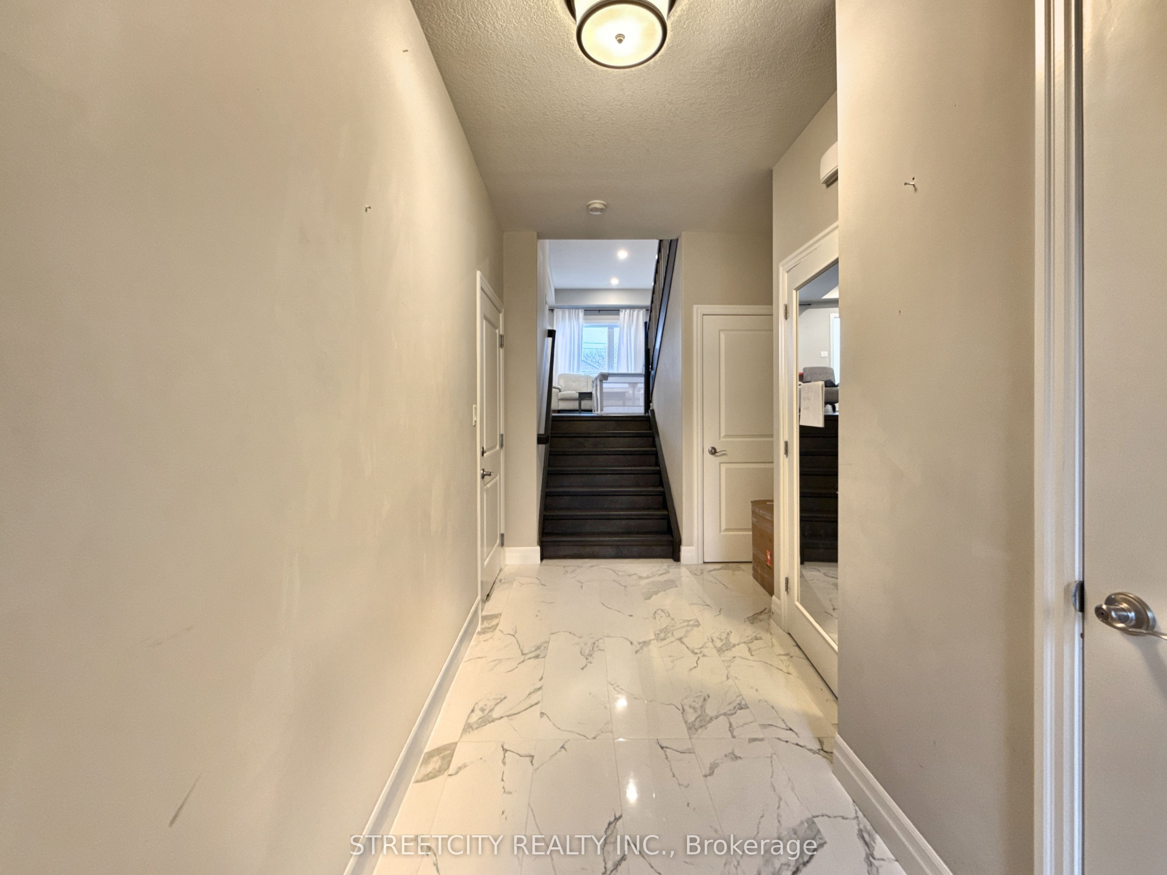 #835 - 811 Sarnia Road Property Photo 3