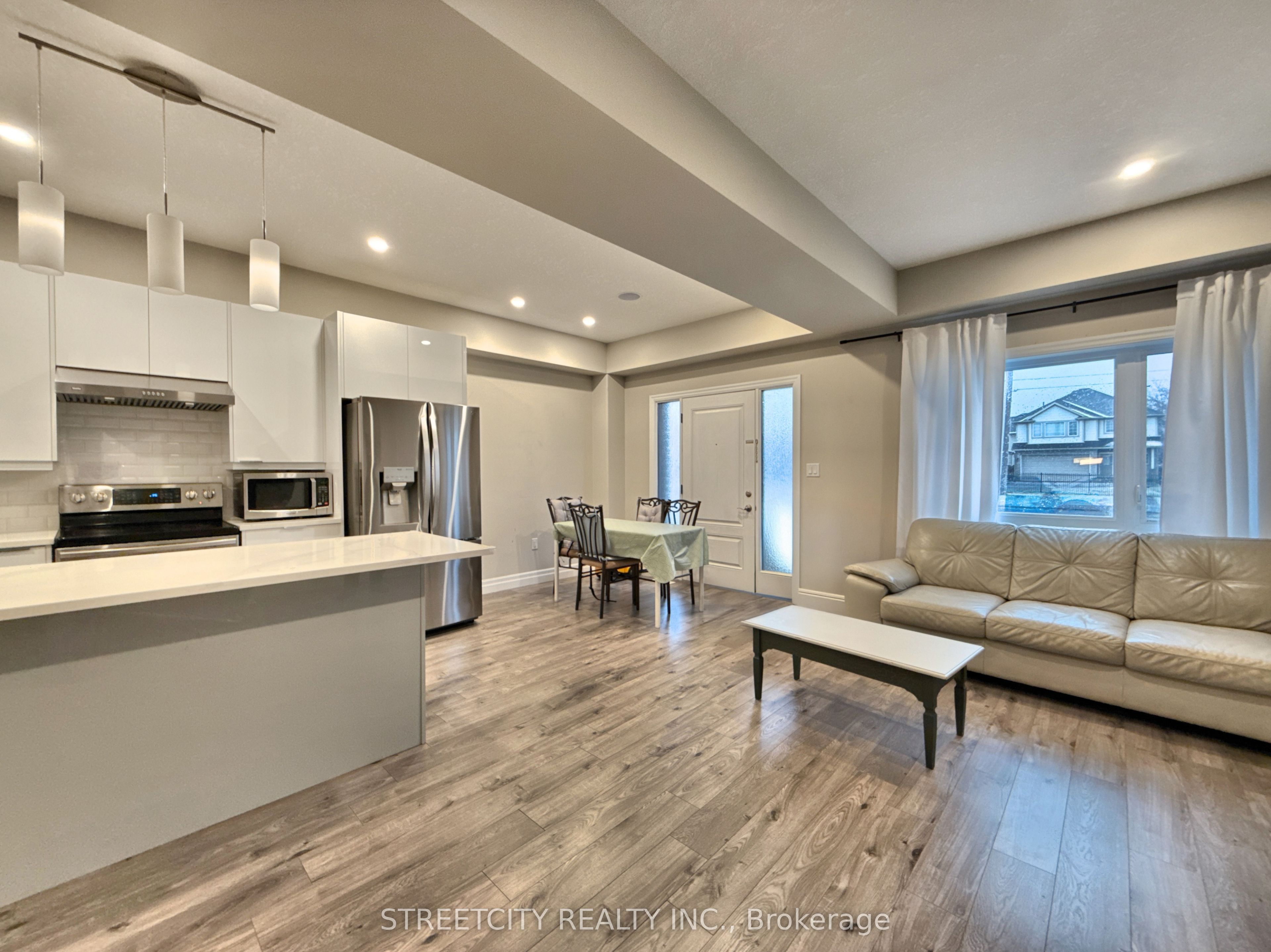 #835 - 811 Sarnia Road Property Photo 5