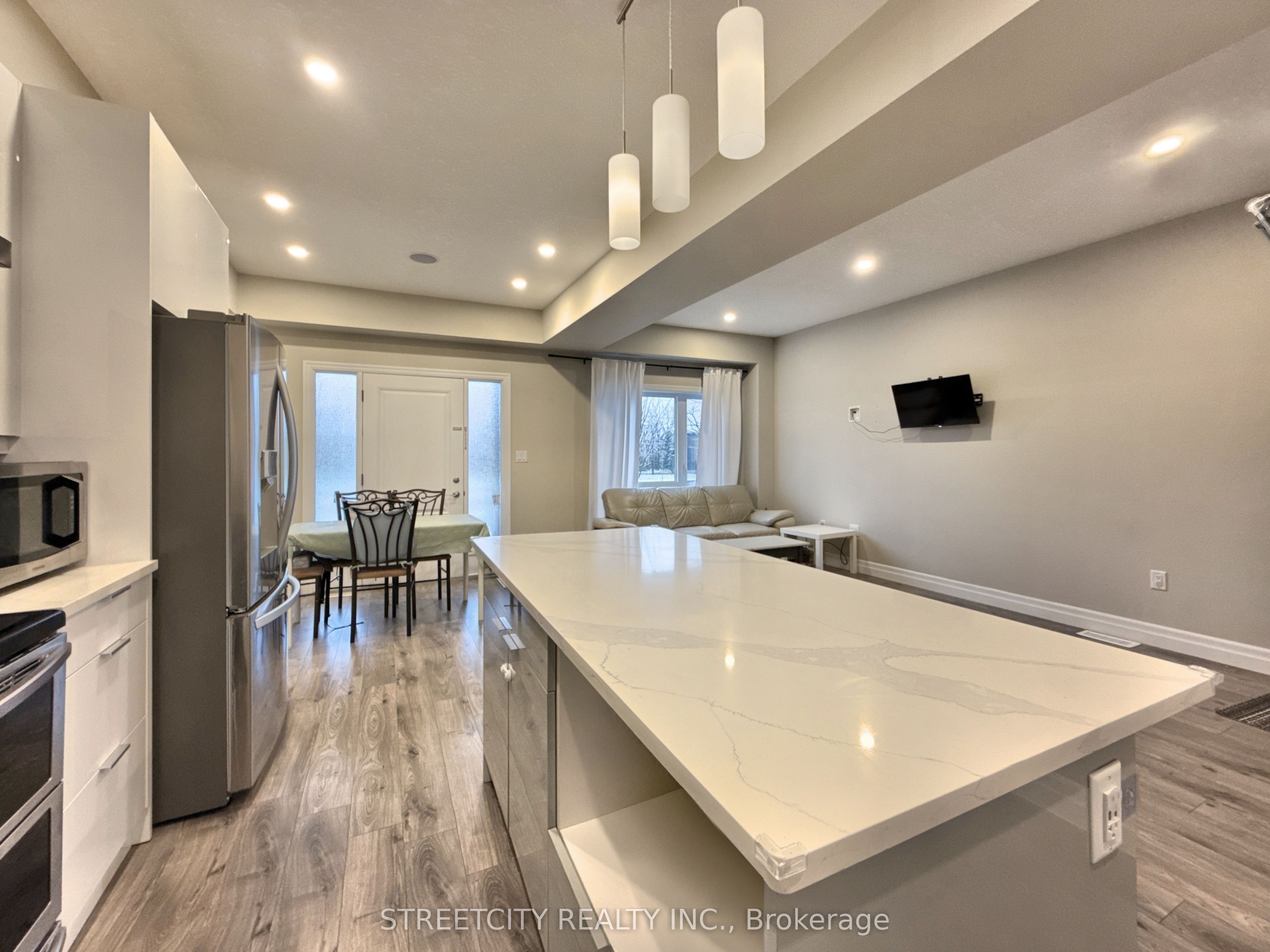 #835 - 811 Sarnia Road Property Photo 6