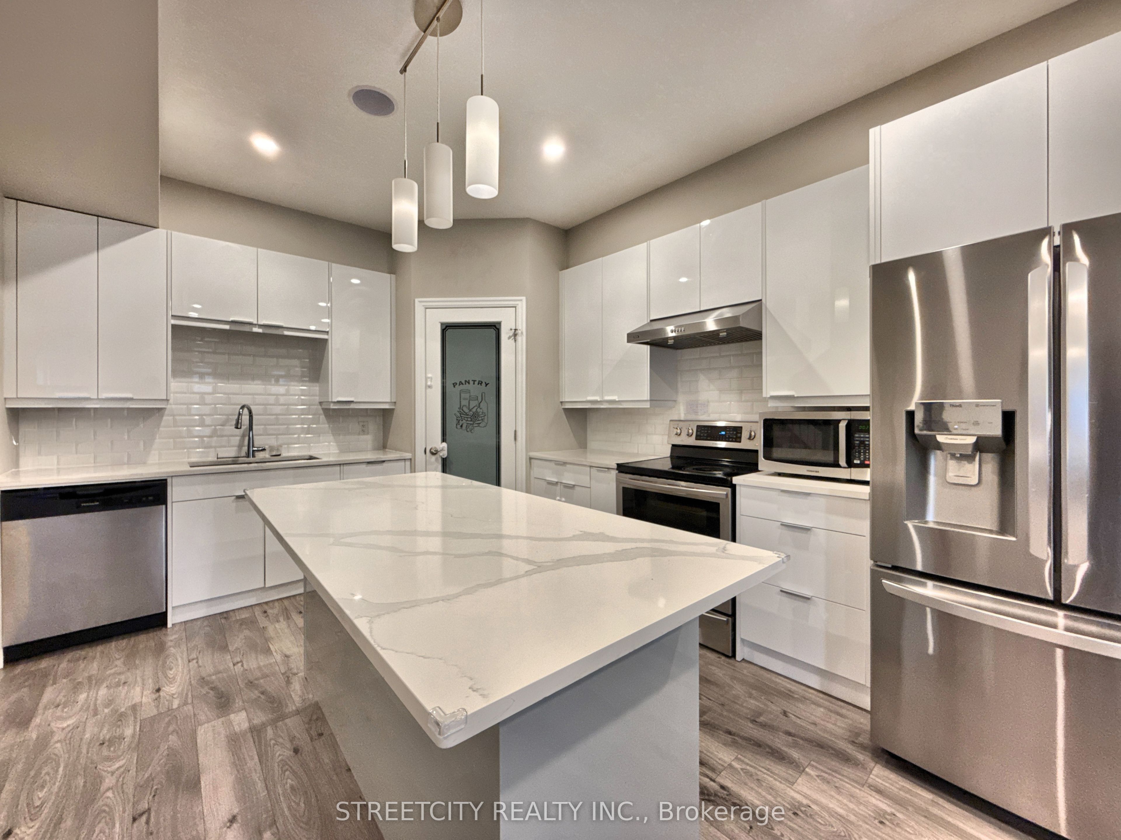 #835 - 811 Sarnia Road Property Photo 7