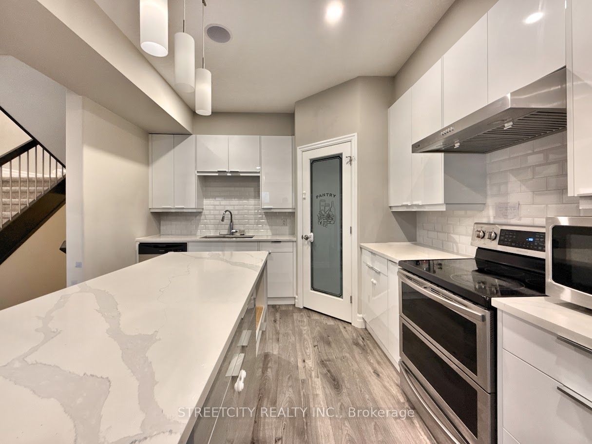 #835 - 811 Sarnia Road Property Photo 8