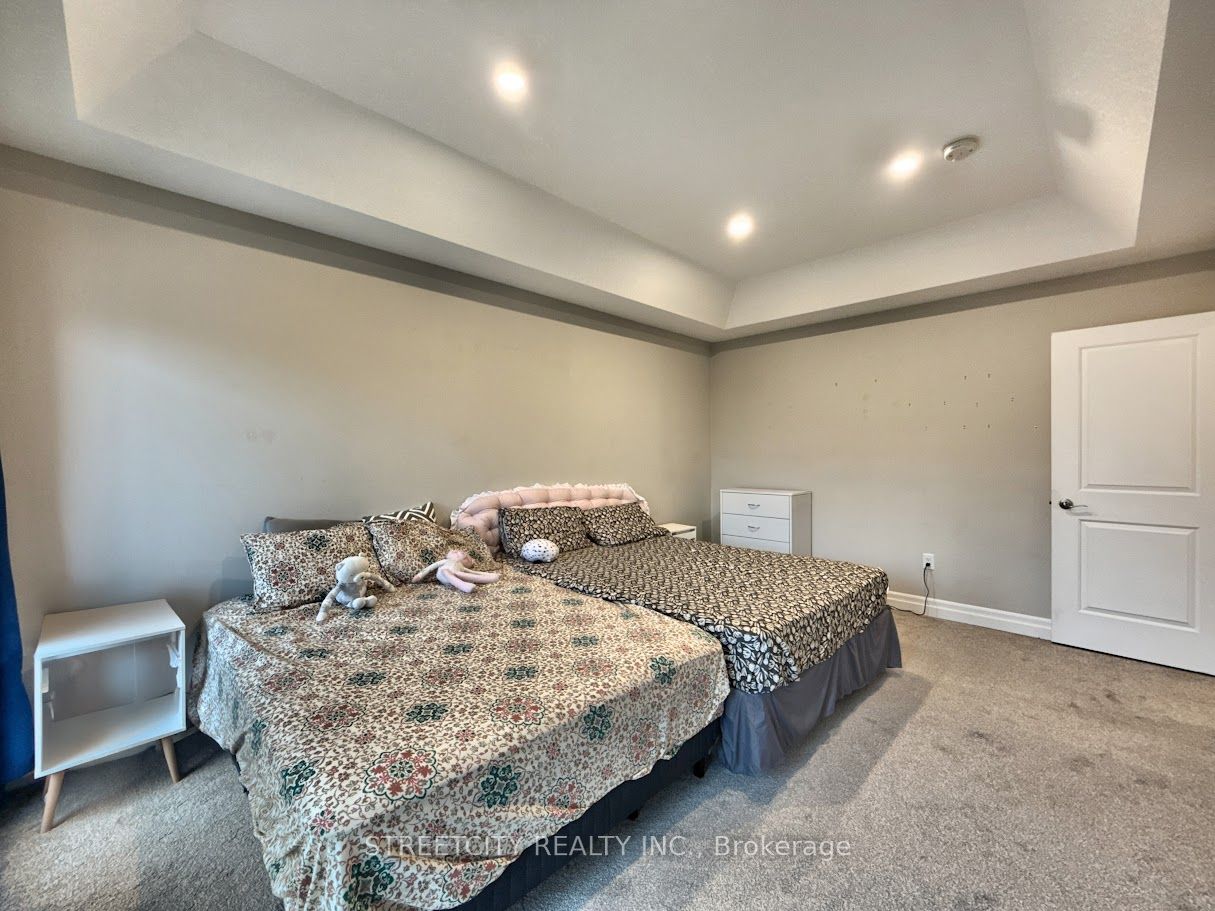 #835 - 811 Sarnia Road Property Photo 10