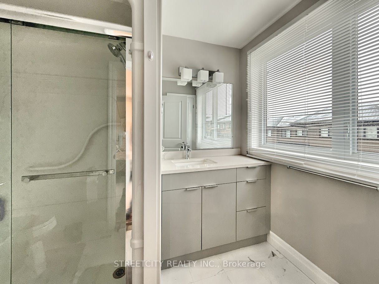 #835 - 811 Sarnia Road Property Photo 12