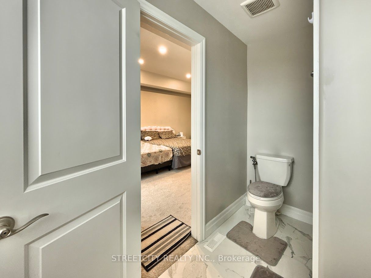 #835 - 811 Sarnia Road Property Photo 14