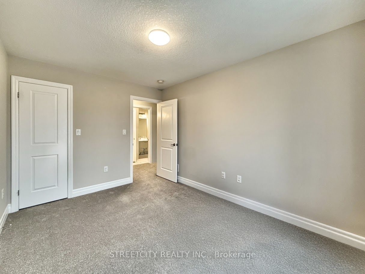 #835 - 811 Sarnia Road Property Photo 16