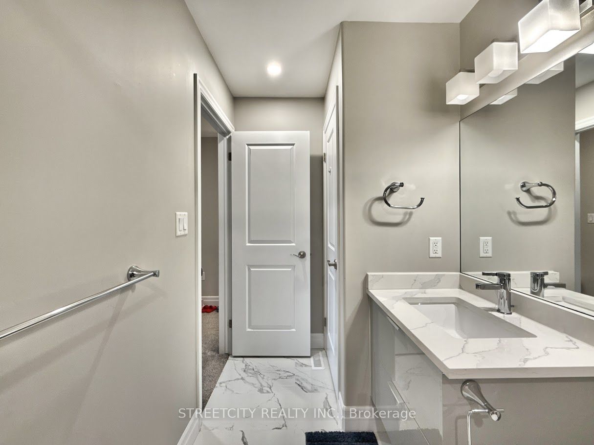 #835 - 811 Sarnia Road Property Photo 21
